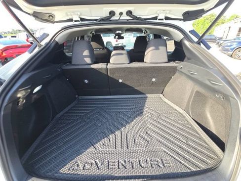 Used 2021 Toyota C-HR LE FWD image 11