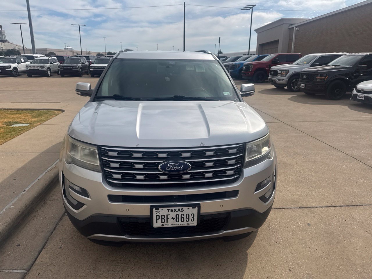 Used 2017 Ford Explorer Limited FWD image 2