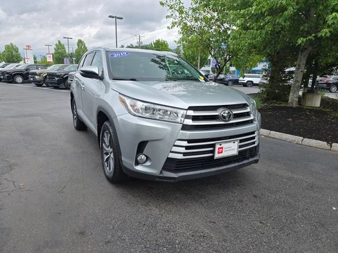 Used 2019 Toyota Highlander XLE AWD/4WD image 9