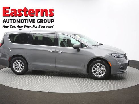Used 2023 Chrysler Pacifica Touring-L FWD image 47