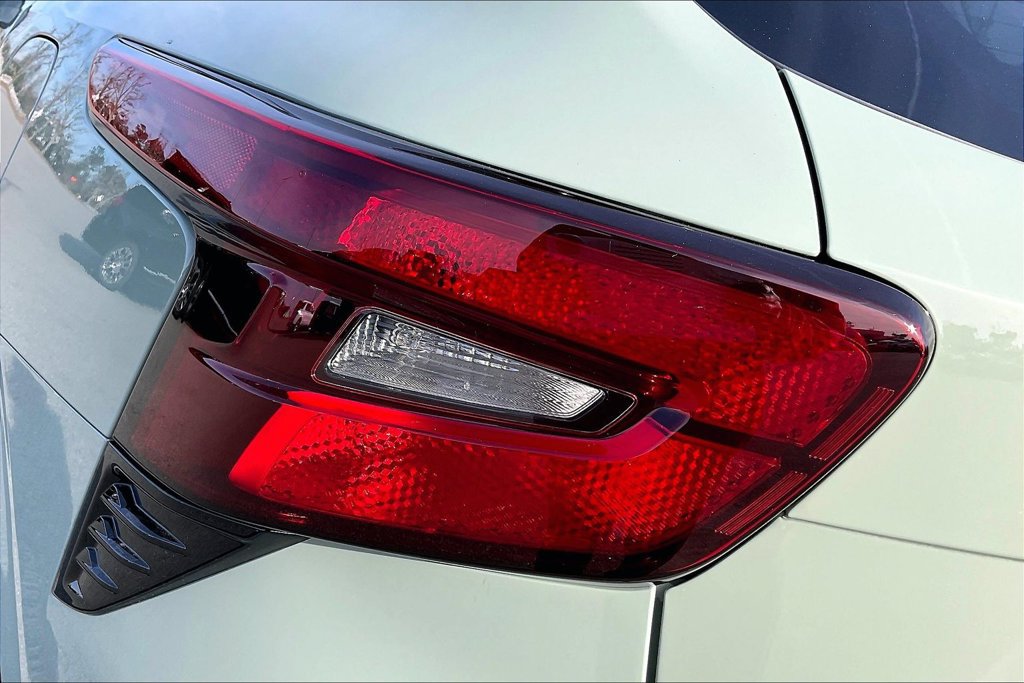 New 2026 Chevrolet Trax ACTIV w/ Sunroof Package FWD image 26