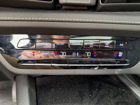 Used 2023 Buick Envision Avenir image 16