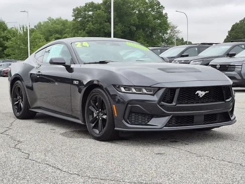 Used 2024 Ford Mustang GT RWD image 2
