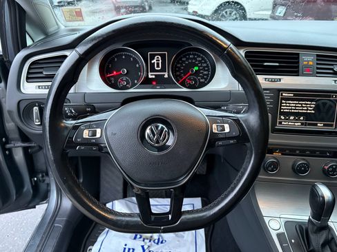 Used 2017 Volkswagen Golf Wolfsburg Edition image 33