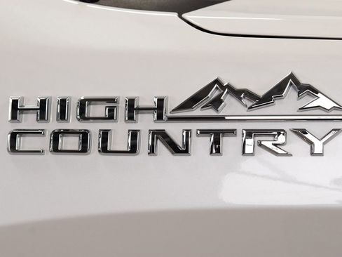 Used 2024 Chevrolet Silverado 1500 High Country w/ High Country Premium Package AWD/4WD image 17