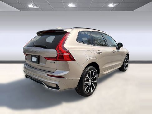 Certified 2024 Volvo XC60 B5 Plus w/ Climate Package image 9