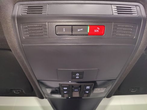 Certified 2024 Volkswagen Tiguan SE R-Line image 28