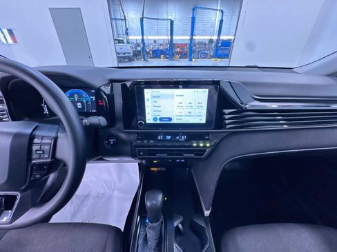 Used 2025 Toyota Camry LE w/ Convenience Package FWD image 23