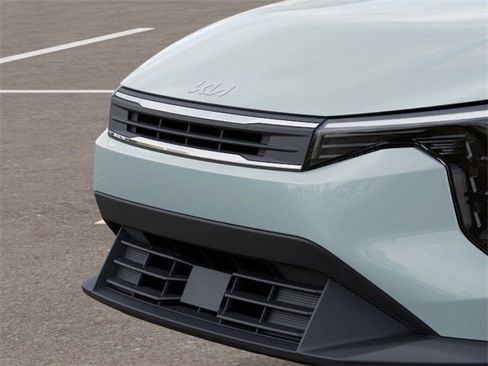 New 2025 Kia K4 LXS image 13