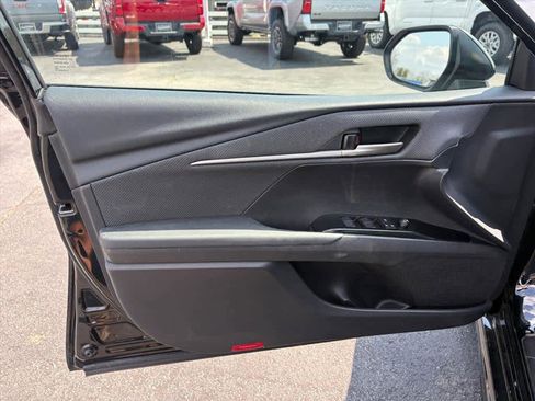 Used 2025 Toyota Camry SE image 21