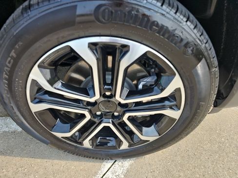 Certified 2023 Jeep Compass Limited AWD/4WD image 2