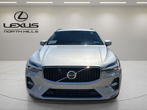 Used 2022 Volvo XC60 B5 Momentum AWD/4WD image 2