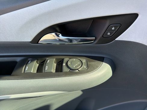 Used 2020 Chevrolet Bolt LT FWD image 30