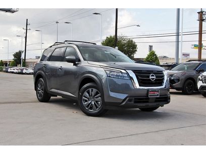 New 2025 Nissan Pathfinder SV w/ SV Premium Package