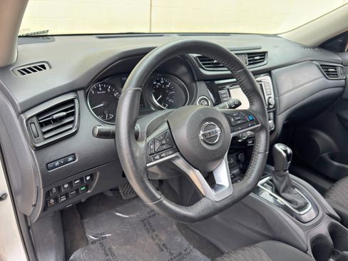 Used 2019 Nissan Rogue SV w/ Premium Package AWD/4WD image 12