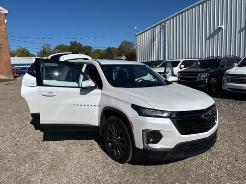 Used 2023 Chevrolet Traverse RS image 35