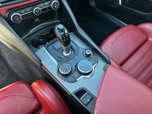 Used 2018 Alfa Romeo Giulia Ti Sport w/ Quick Order Package 22S Sport AWD/4WD image 22