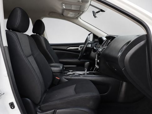 Used 2019 Nissan Pathfinder S AWD/4WD image 24