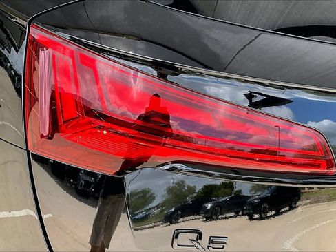 Used 2023 Audi Q5 2.0T Prestige image 29