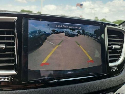 Used 2025 Chrysler Pacifica Select FWD image 14