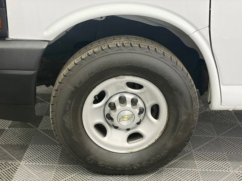 Used 2021 Chevrolet Express 3500 w/ Driver Convenience Package RWD image 35