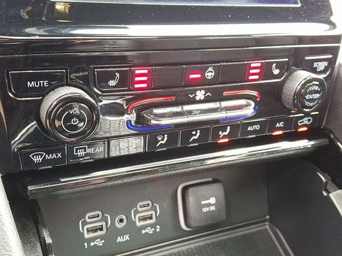 Used 2023 Jeep Grand Cherokee Altitude image 16