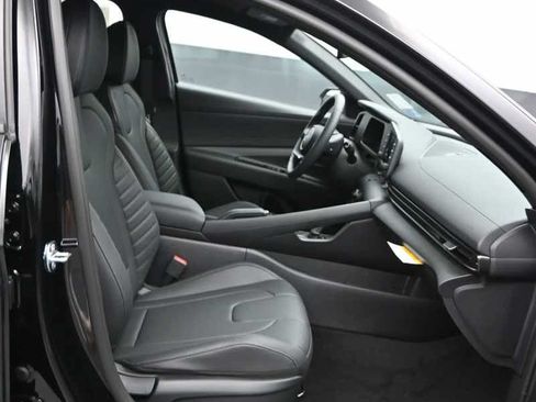 New 2026 Hyundai Elantra SEL Sport FWD image 11