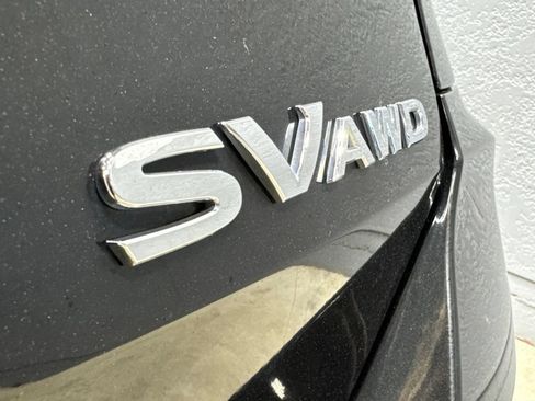Used 2018 Nissan Rogue SV AWD/4WD image 9