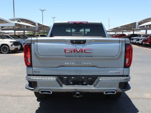 Used 2024 GMC Sierra 1500 AT4 w/ Technology Package AWD/4WD image 4