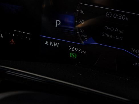 Used 2024 Volkswagen Taos SE image 13