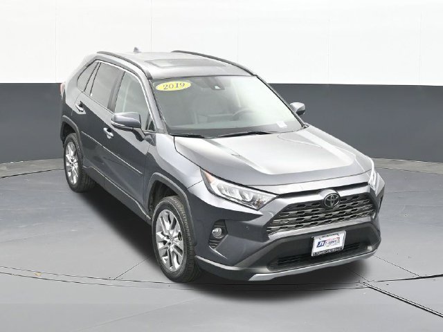 Used 2019 Toyota RAV4 Limited FWD image 62