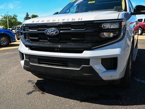 Used 2025 Ford Expedition Active AWD/4WD image 11