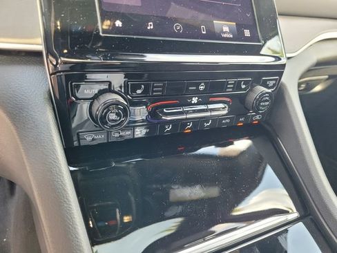 New 2025 Jeep Grand Cherokee L Altitude image 25