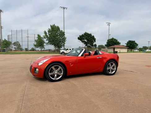 Used 2008 Pontiac Solstice GXP w/ Premium Package RWD image 2