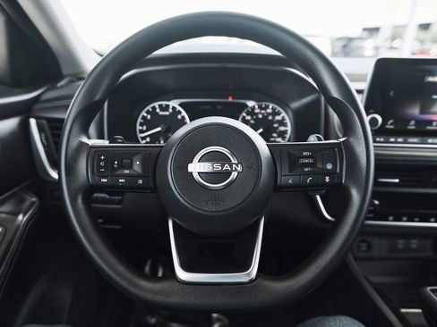Used 2024 Nissan Rogue SV FWD image 30