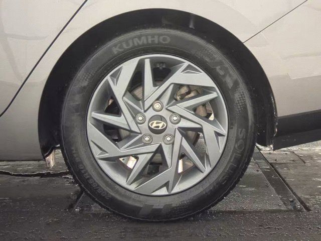 Used 2024 Hyundai Elantra SEL FWD image 19