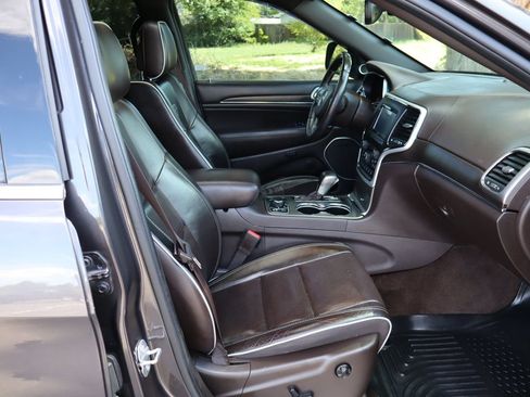 Used 2018 Jeep Grand Cherokee Overland AWD/4WD image 22
