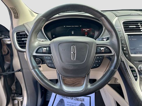 Used 2019 Lincoln Nautilus Reserve FWD image 11