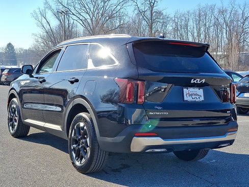 Used 2024 Kia Sorento S image 6