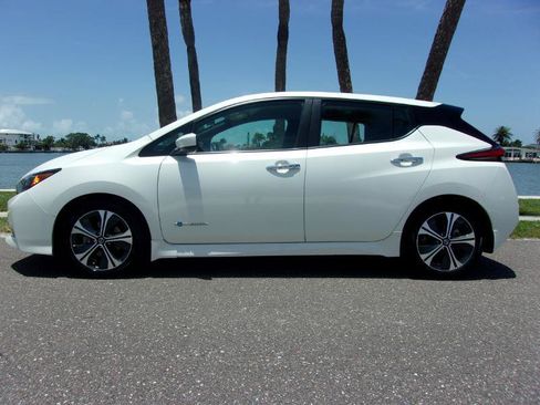 Used 2018 Nissan Leaf SV FWD image 10
