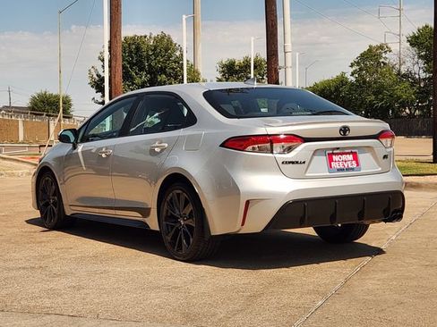 Used 2023 Toyota Corolla SE FWD image 4