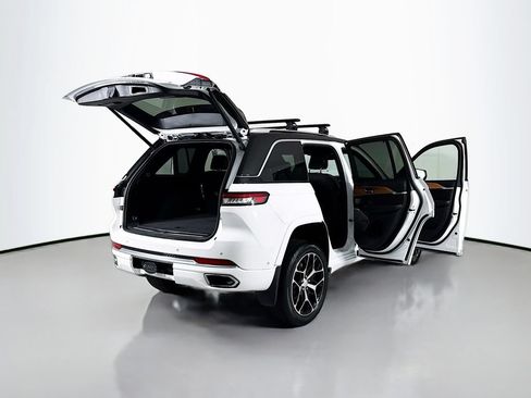 Used 2022 Jeep Grand Cherokee Summit AWD/4WD image 28