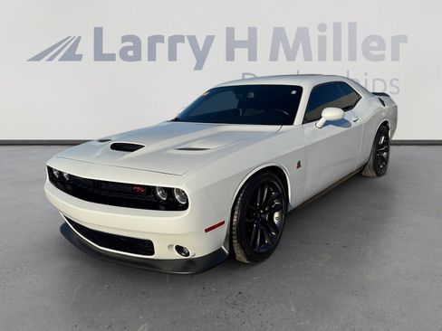 Certified 2023 Dodge Challenger R/T Scat Pack image 1