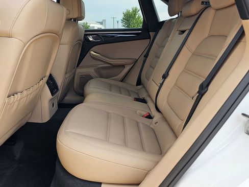 Used 2025 Porsche Macan AWD/4WD image 28