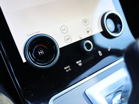 Used 2020 Land Rover Range Rover Evoque SE image 28