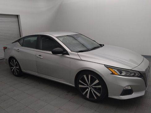 Used 2020 Nissan Altima 2.5 SR FWD image 11