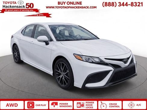 Used 2024 Toyota Camry SE AWD/4WD image 1