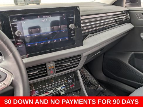 Used 2025 Volkswagen Jetta SE FWD image 15