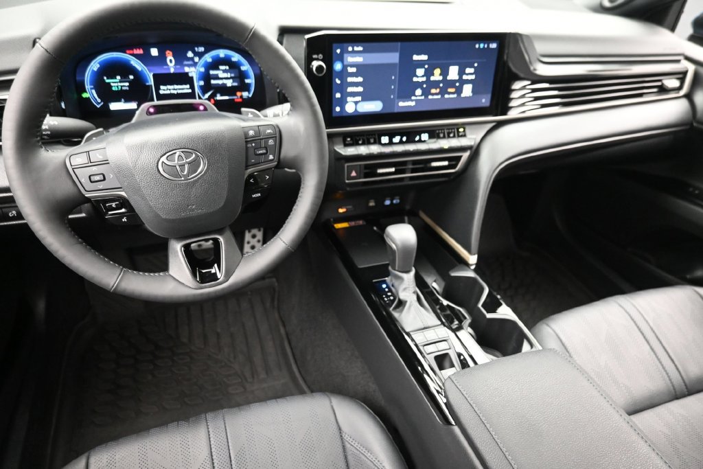 Used 2025 Toyota Camry XSE w/ Premium Plus Package AWD/4WD image 15