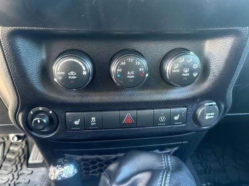 Used 2016 Jeep Wrangler Unlimited Sahara image 23